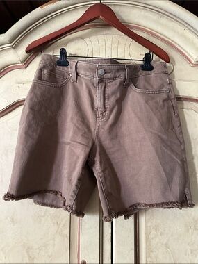 Chico’s So Slimming Girlfriend Frayed Hem Shorts in Chocolate size 8